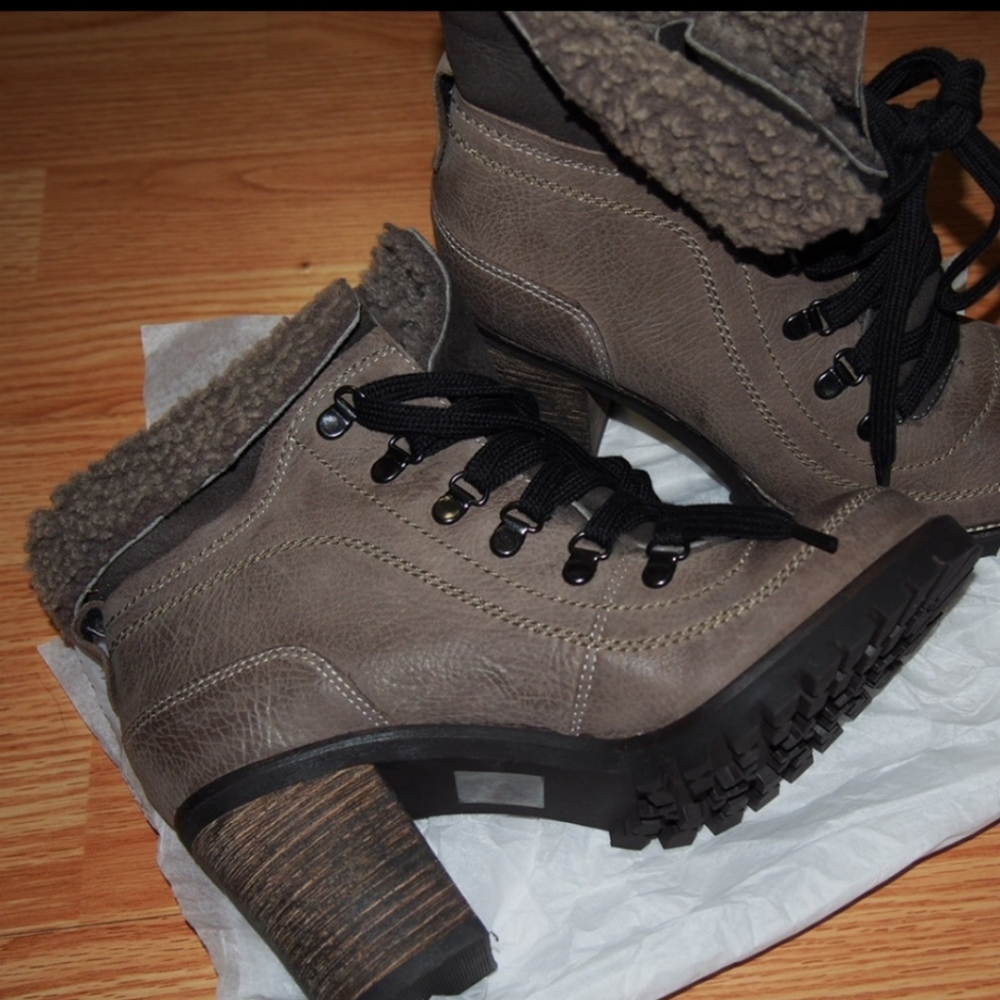 Like NWOT Steve Madden Leather Bootie